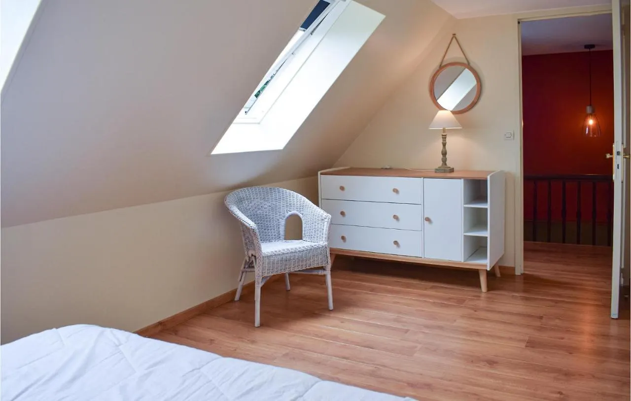 Nice Home In Pleubian With Kitchen Feriehus