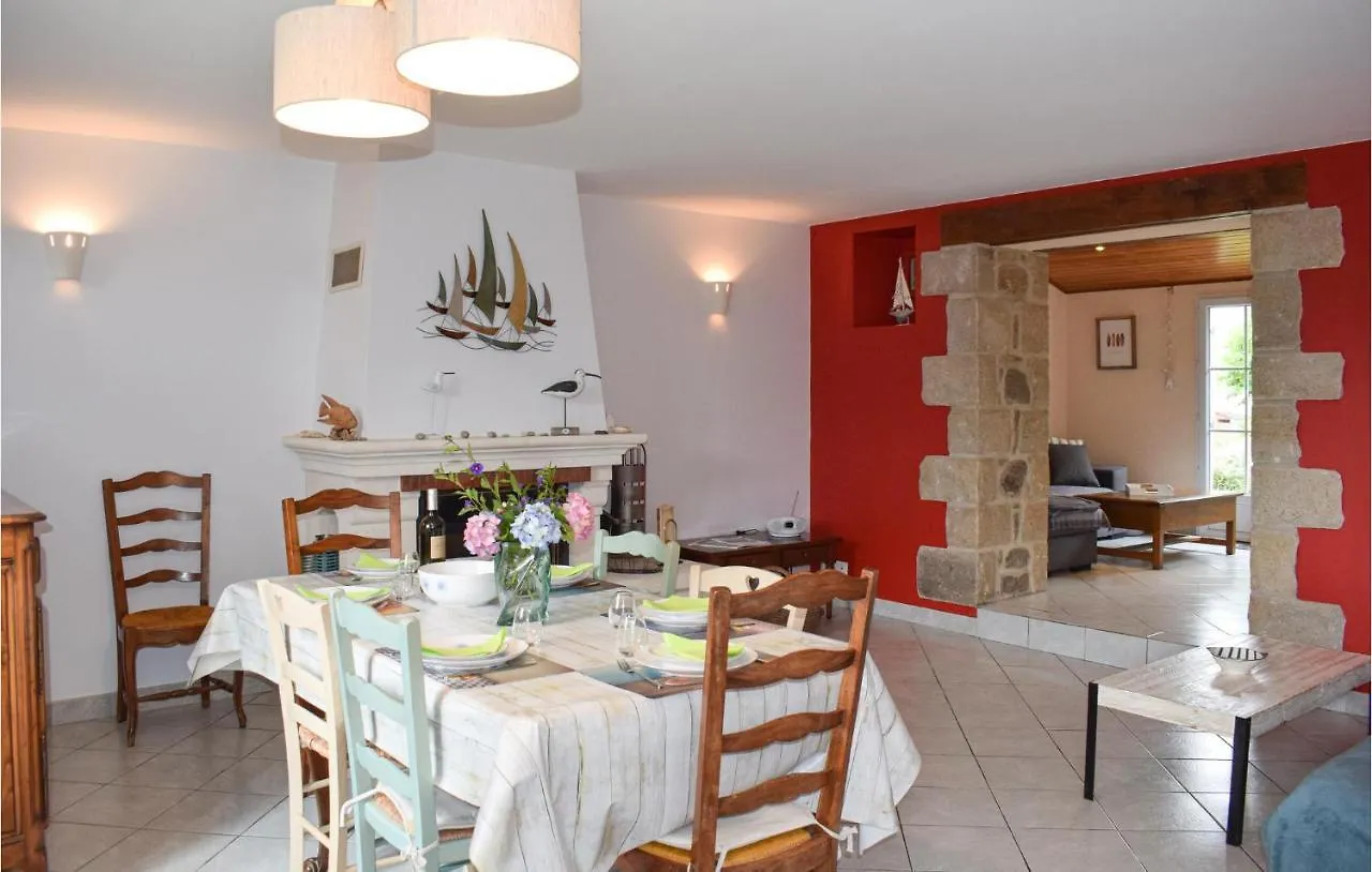 Nice Home In Pleubian With Kitchen 0*,  Frankrig