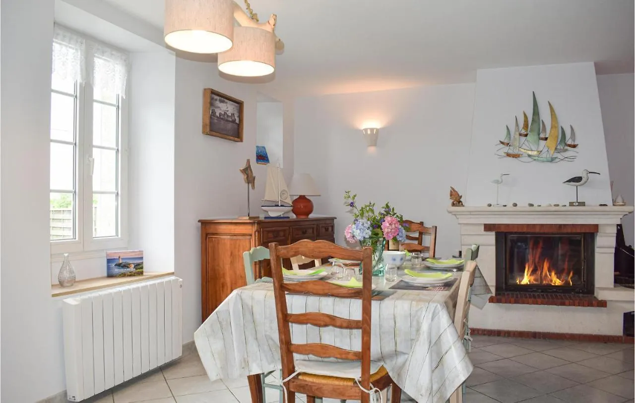 Nice Home In Pleubian With Kitchen Frankrig