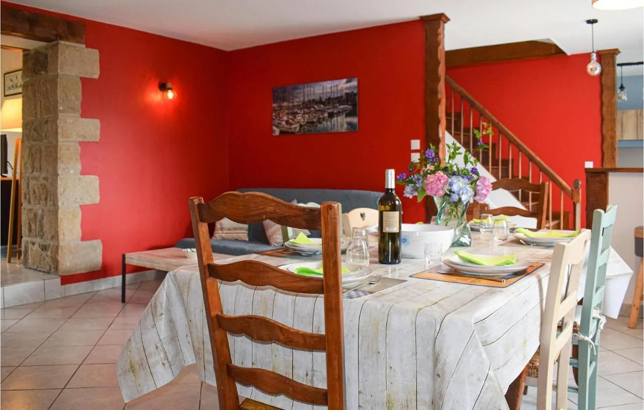 Nice Home In Pleubian With Kitchen Feriehus